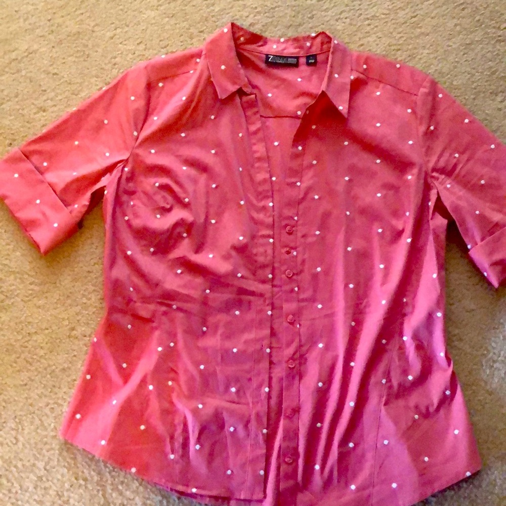 Short sleeve button down work shirt/ pink with white polka dots